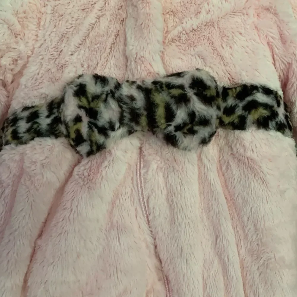 Rothschild pink and leopard hooded footie, 6-9mths‎